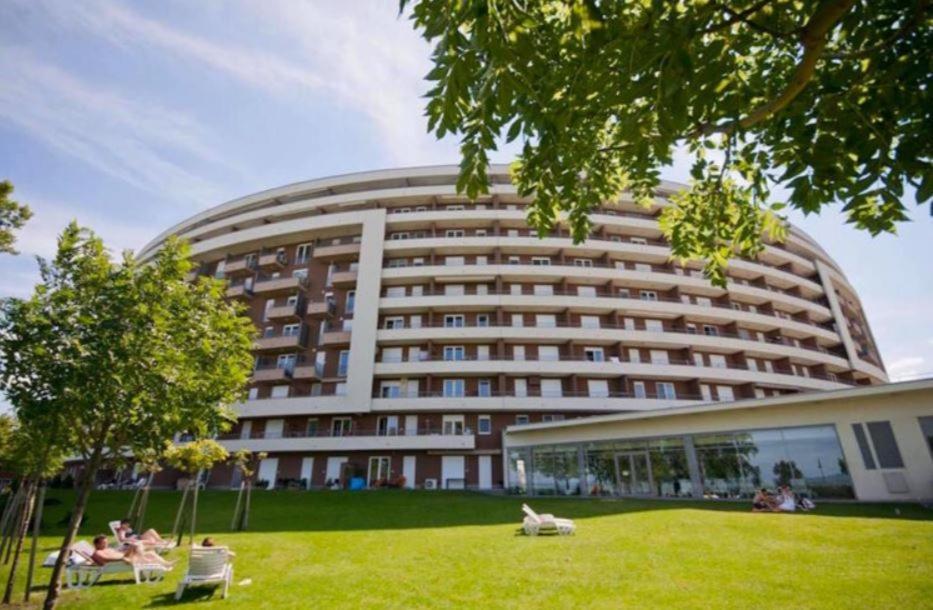 'Good Feelings' Aparthotel Сиофок Екстериор снимка