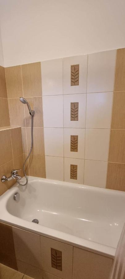 'Good Feelings' Aparthotel Сиофок Екстериор снимка